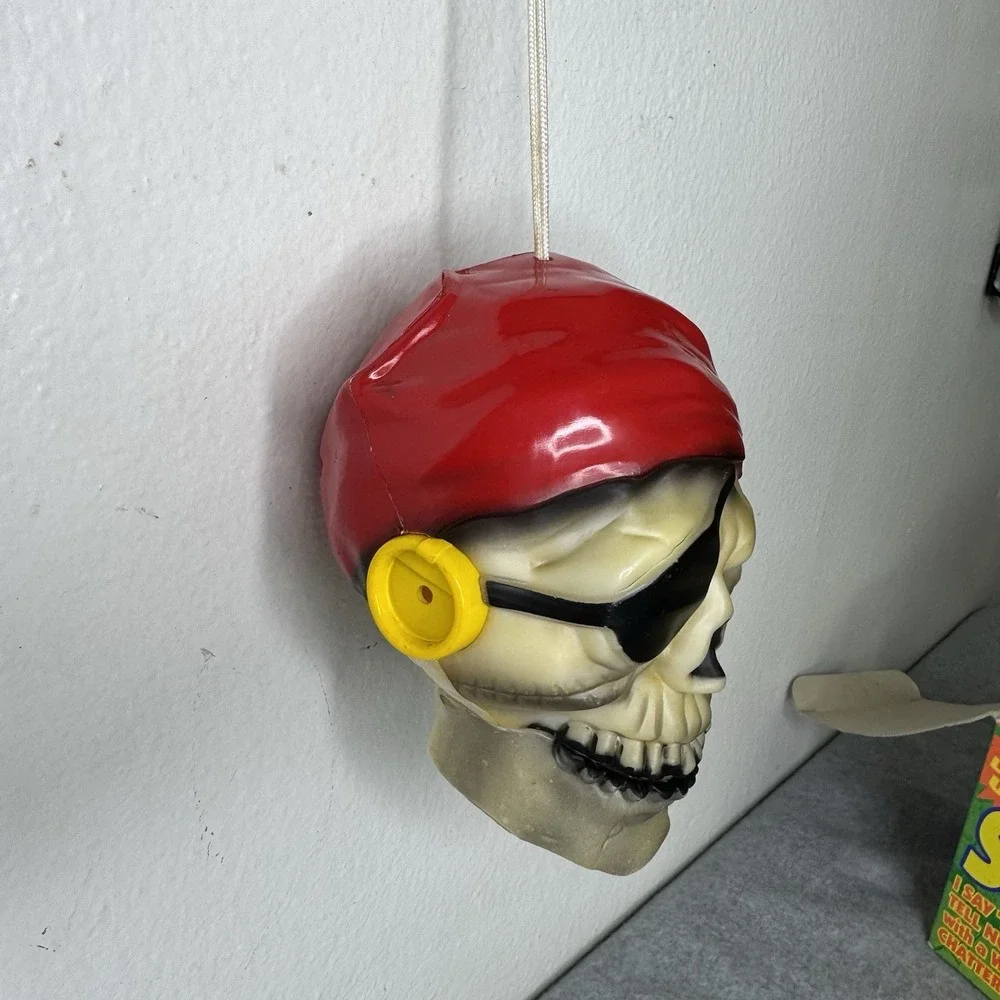 Trendmasters Halloween Strobie Skull Pirate Sound Light Chattering Jaw Works Vtg